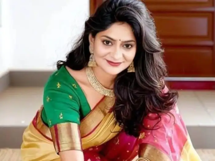 23 साल की नौकरी में ट्रांसफर खूब झेलीं