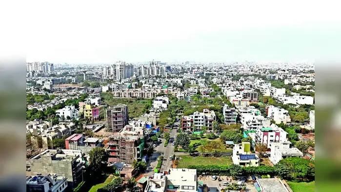 पशु को बचाने में पेड़ से भिड़ी कार, तीन माह के मासूम की जान गई पशु को बचाने में पेड़ से भिड़ी कार, तीन माह के मासूम की जान गई