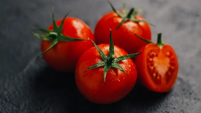 टमाटर का छिलका निकालना 