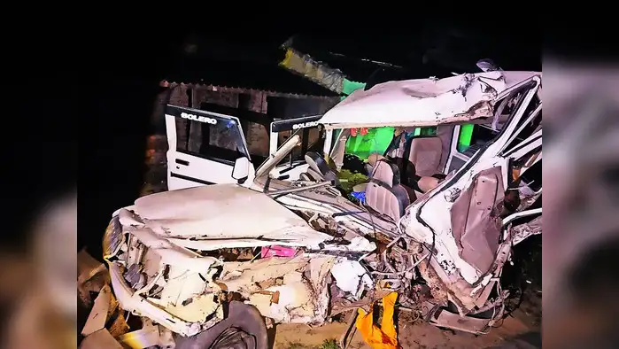 ट्रॉली से टकराई बोलेरो, कैंसर पीड़ित की मौत, बेटों के साथ पांच घायल ट्रॉली से टकराई बोलेरो, कैंसर पीड़ित की मौत, बेटों के साथ पांच घायल