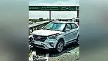 हाइवे पर ग्रिल से भिड़ी कार, मौत हाइवे पर ग्रिल से भिड़ी कार, मौत