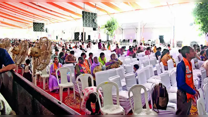 शक्ति का केंद्र बनी CM की रैली, मंच पर दिखी अंदरूनी सियासत शक्ति का केंद्र बनी CM की रैली, मंच पर दिखी अंदरूनी सियासत