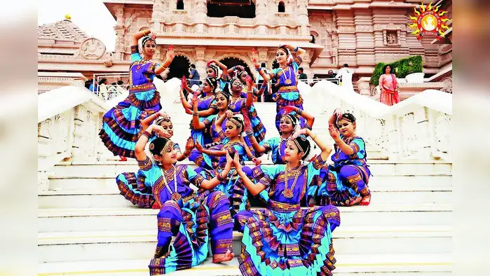 तीर्थाटन पर निकले असम के श्रमिक तीर्थाटन पर निकले असम के श्रमिक