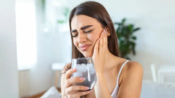 दांतों में सेंसिटिविटी क्यों बढ़ती है (सांकेतिक तस्वीर)<br><br>