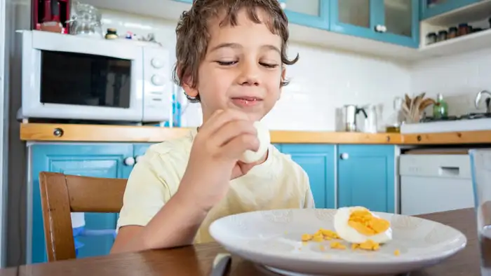 अंडा खाने का सही तरीका (सांकेतिक तस्वीर)<br>