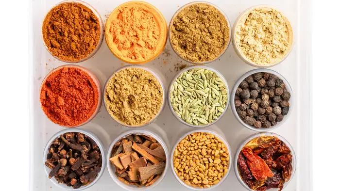 खड़े मसालों का खुशबूदार तड़का