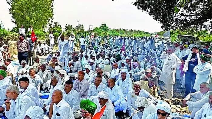 गेहूं खरीद के नए नियमों से भड़के किसान, कई जिलों में लगाया जाम गेहूं खरीद के नए नियमों से भड़के किसान, कई जिलों में लगाया जाम