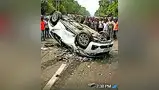 तेज़ रफ्तार कार पलटी, ट्रांसपोर्टर की मौत तेज़ रफ्तार कार पलटी, ट्रांसपोर्टर की मौत