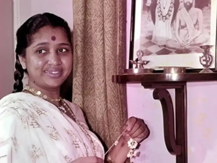 asha bhosle young