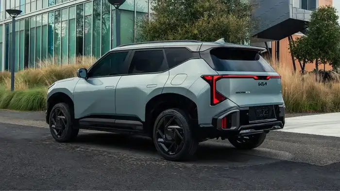 साइज में बड़ी और ज्यादा जगह