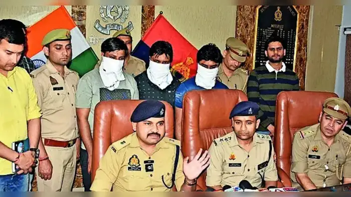 मेरठ: आईपीएल में सट्टेबाजी कराने वाले तीन बुकी अरेस्ट मेरठ: आईपीएल में सट्टेबाजी कराने वाले तीन बुकी अरेस्ट
