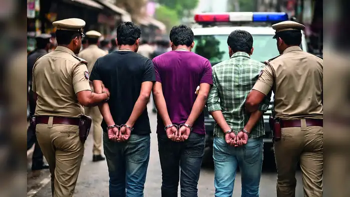 फिरोज़ाबाद में लोन दिलाने के नाम पर ठगी करने वाले 3 अरेस्ट, जेल भेजे गए फिरोज़ाबाद में लोन दिलाने के नाम पर ठगी करने वाले 3 अरेस्ट, जेल भेजे गए