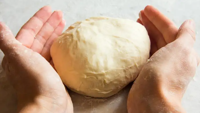 सॉफ्ट और लचीला आटा गूंथना