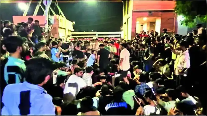 दो महीने में चार स्टूडेंट्स की खुदकुशी से तनाव दो महीने में चार स्टूडेंट्स की खुदकुशी से तनाव