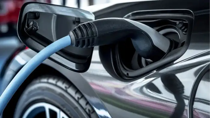 क्रूज कंट्रोल का इस्तेमाल करें