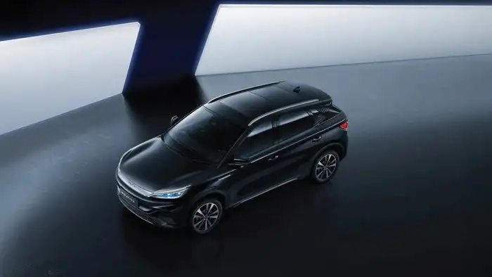 नया डिजाइन और प्रीमियम फीचर्स