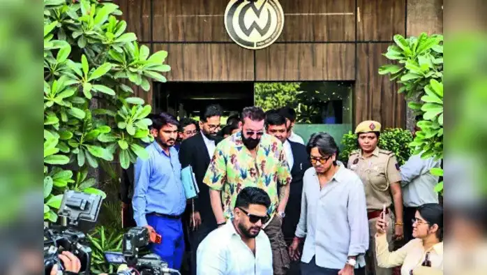 ‘सरके चुनर’ के लिए संजय दत्त ने माफी मांगी: आयोग ‘सरके चुनर’ के लिए संजय दत्त ने माफी मांगी: आयोग