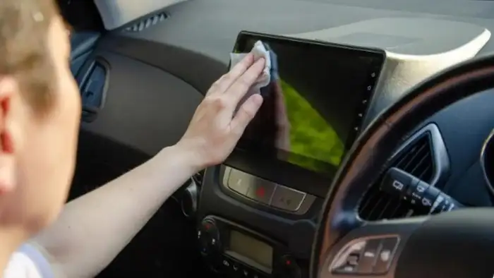 स्क्रीन साफ करने का स्टेप-बाय-स्टेप तरीका