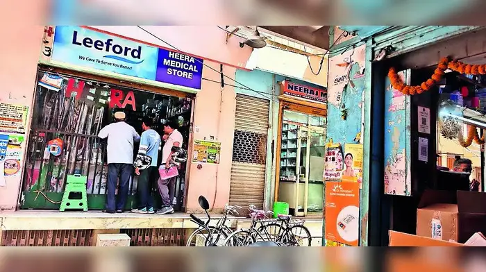 मेडििसन मार्केट में रास्ते पर कब्ज़ा करने का आरोप मेडििसन मार्केट में रास्ते पर कब्ज़ा करने का आरोप