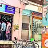मेडििसन मार्केट में रास्ते पर कब्ज़ा करने का आरोप