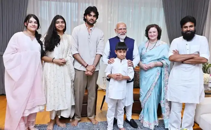 पीएम मोदी से मिलने के लिए देसी रंग में रंगे सब