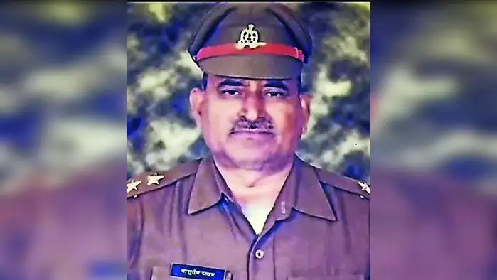 टेंपो-ट्रैवलर की टक्कर से रिटायर्ड दरोगा की की मौत टेंपो-ट्रैवलर की टक्कर से रिटायर्ड दरोगा की की मौत