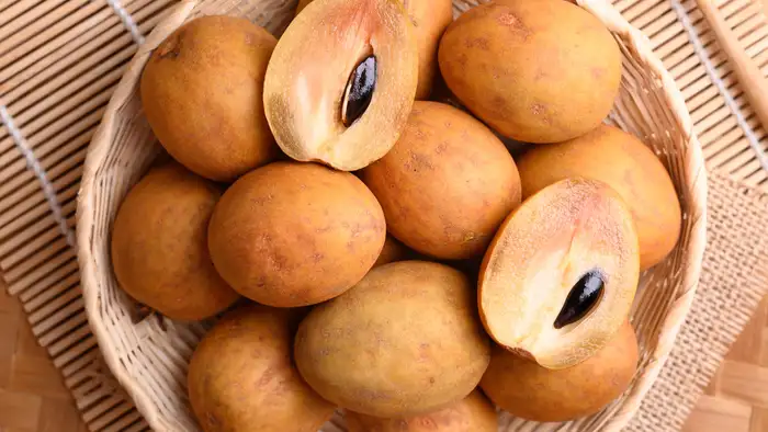 झुर्रियों वाले चीकू से बचें