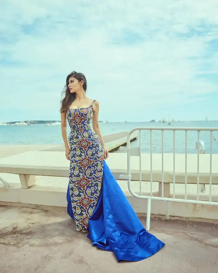 Mouni Roy Cannes 2026 Patola Dress, 40 बरस की मौनी का नहीं थम रहा ...