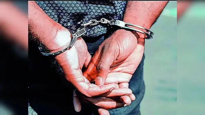 पहले डंडे से पीटा, फिर कार से कुचलकर फरार हुए आरोपी पहले डंडे से पीटा, फिर कार से कुचलकर फरार हुए आरोपी