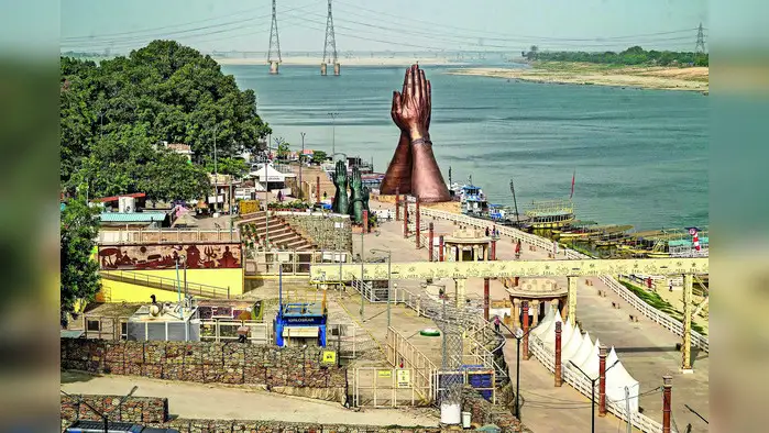 बनारस में नमो घाट पर पर्यटकों को पीटा, एक की मौत बनारस में नमो घाट पर पर्यटकों को पीटा, एक की मौत