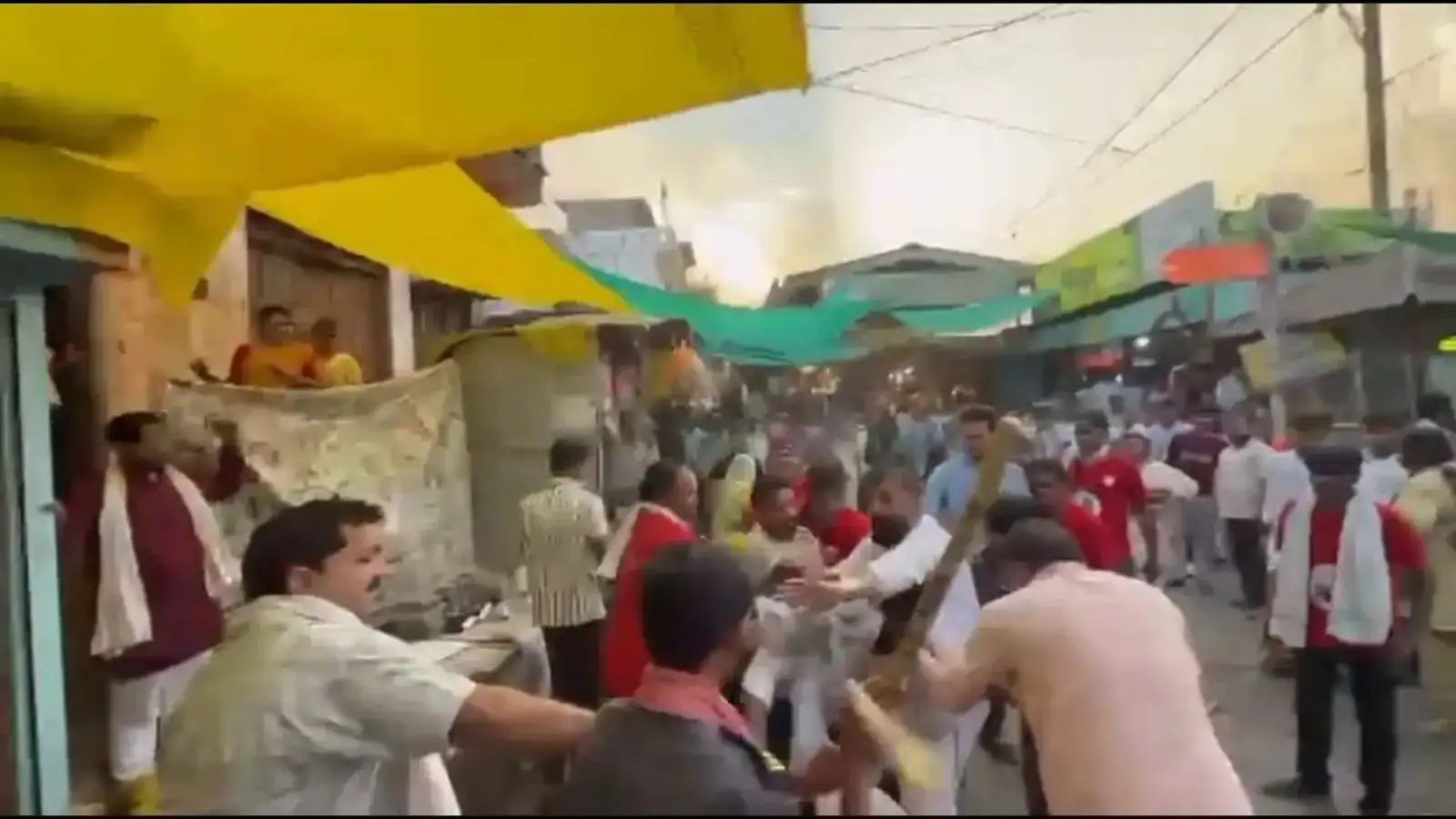Omkareshwar Temple Video: Staff Allegedly Beat Haryana Devotees With Sticks, Viral Clip Sparks Outrage Omkareshwar Temple Video: Staff Allegedly Beat Haryana Devotees With Sticks, Viral Clip Sparks Outrage