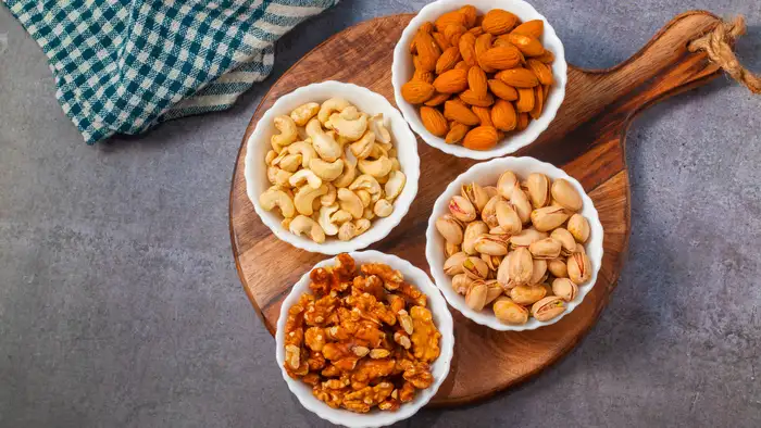 ड्राई फ्रूट्स को घी में करें रोस्ट