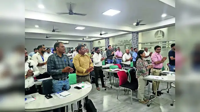 ग्रेनो अथॉरिटी की कार्रवाई, 5 अवैध कॉलोनियों के सीवर कनेक्शन काटे ग्रेनो अथॉरिटी की कार्रवाई, 5 अवैध कॉलोनियों के सीवर कनेक्शन काटे