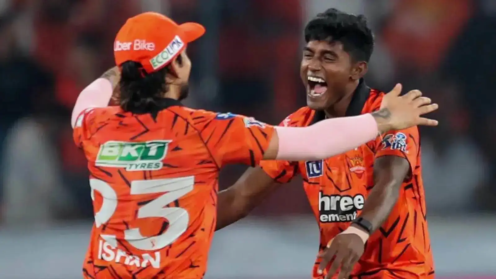 IPL 2026: ईशान किशन का बड़ा दिल, साकिब हुसैन की मदद के लिए बढ़ाया हाथ, 6 जोड़ी जूते गिफ्ट किए - ishan kishan gave sakib hussain six pairs of shoes to help
