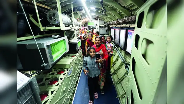 फाॅर्मासिस्ट ने खुद को बताया डॉक्टर, वेतन काटने के निर्देश फाॅर्मासिस्ट ने खुद को बताया डॉक्टर, वेतन काटने के निर्देश
