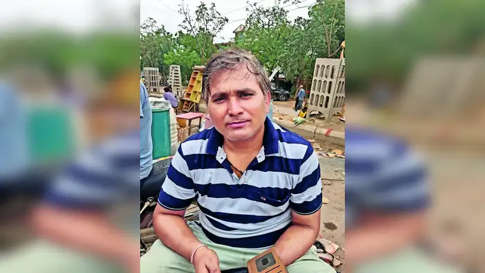बर्खास्त कर्मचारी की बहाली की मांग तेज, निकाला विरोध मार्च बर्खास्त कर्मचारी की बहाली की मांग तेज, निकाला विरोध मार्च