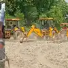 Sambhal News: DM ने फोड़ा नारियल, SP ने थामा फावड़ा! संभल में वर्धमार नदी को फिर से जिंदा करने का महाअभियान शुरू