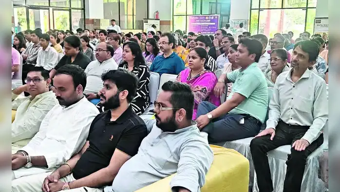 कॉलोनी के मुख्य मार्ग का शुरू कराया निर्माण कॉलोनी के मुख्य मार्ग का शुरू कराया निर्माण