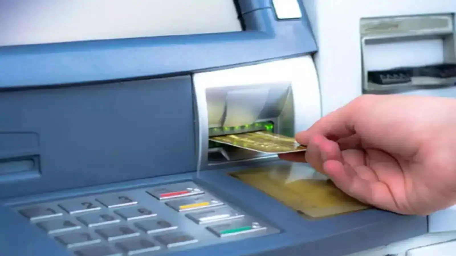 ATM Shutdown News: छोटे शहरों में बंद हो सकते हैं एटीएम, कैश की हो रही है भारी कमी, जान लीजिए वजह