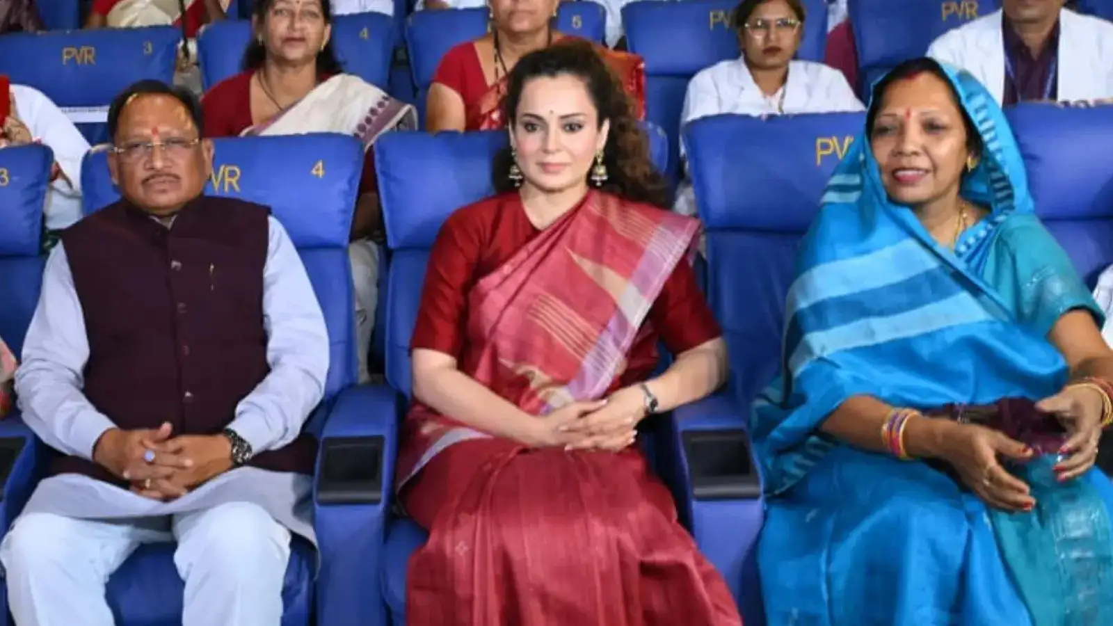 पत्नी के साथ फिल्म देखने पहुंचे सीएम, साथ में थीं लीड एक्टर कंगना रनौत, 26/11 हमले के अनदेखे नायक पर है मूवी