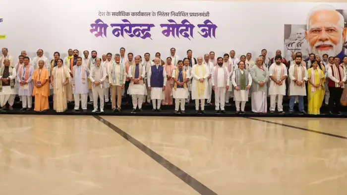 प्रधानमंत्री के सम्मान में जुटे NDA के दिग्गज 