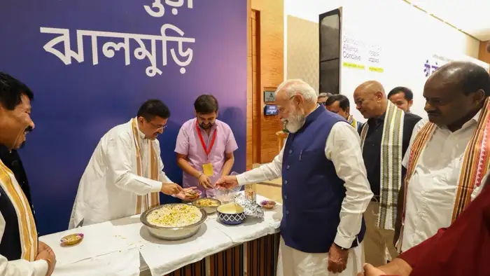 बैठक के बीच 'झालमुड़ी ब्रेक' बना चर्चा का विषय