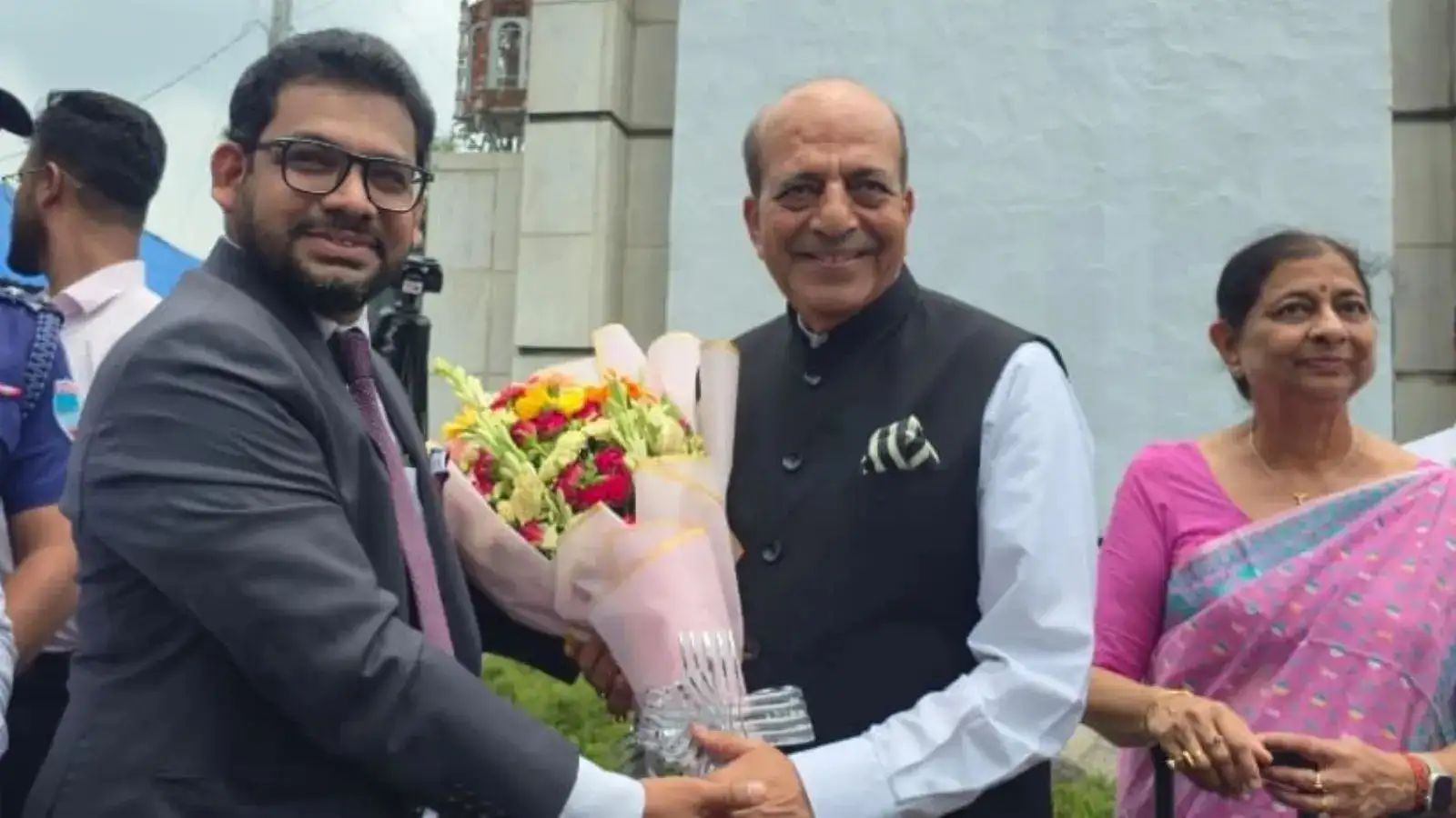 बांग्लादेश में भारत का नया दांव, हाई कमिश्नर बन ढाका पहुंचे पूर्व केंद्रीय मंत्री दिनेश त्रिवेदी