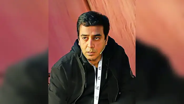क्रेडिट लेने की होड़ में शामिल नहीं होता शू रैक क्रेडिट लेने की होड़ में शामिल नहीं होता शू रैक