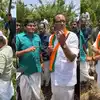 'लुंगी' पहनकर 'अन्ना स्टाइल' में दिखे शिवराज, प्रोटोकाल तोड़कर कूदकर धान के खेत में उतरे, साउथ इंडियन अटायर में खूब हो रही तारीफ
