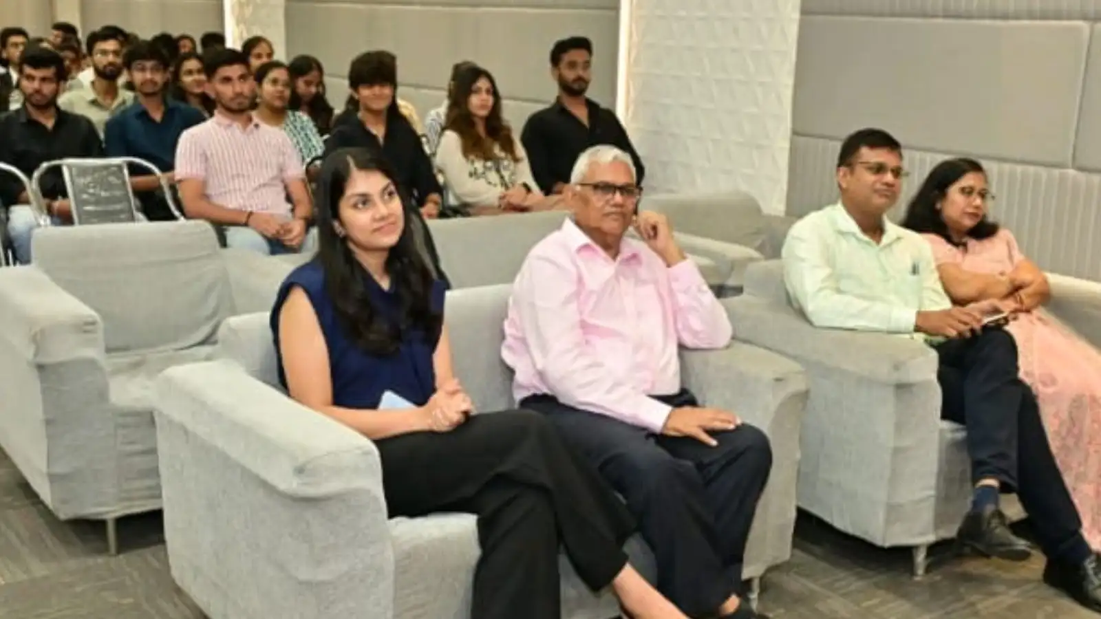 CA Success Story: पत्नी को खोया पर जज्बा नहीं, पोती को पढ़ाते-पढ़ाते 71 साल के दादा खुद भी बन गए सीए
