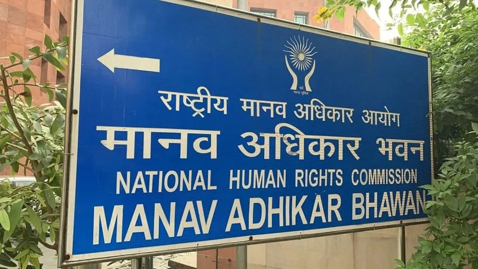 Noida: नाबालिग को बालिग बताकर भेज दिया जेल, दो महीने बाद खुली सच्चाई; NHRC ने मांगी रिपोर्ट