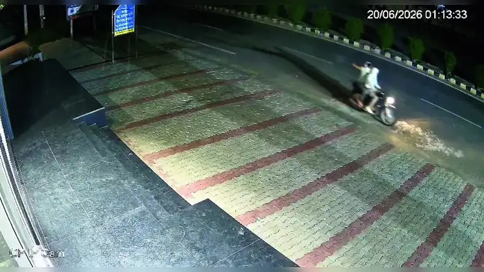 रोहतक में कांग्रेस MLA के दफ्तर पर फायरिंग रोहतक में कांग्रेस MLA के दफ्तर पर फायरिंग