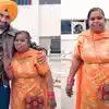'भाभी चुम्मेवाली' के घर आकर निहंगों ने मंगवाई माफी, बोले- धर्म के नाम पर फूहड़ता नहीं, हटेंगे अश्लील कंटेंट!