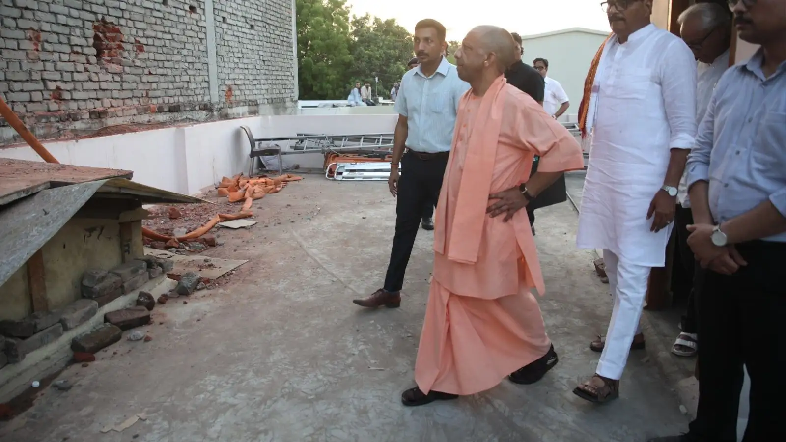 Lucknow fire: चार गिरफ्तार, चार अफसर सस्पेंड, दो सदस्यीय SIT का गठन; सीएम योगी ने कहा-दोषी नही बचेंगे